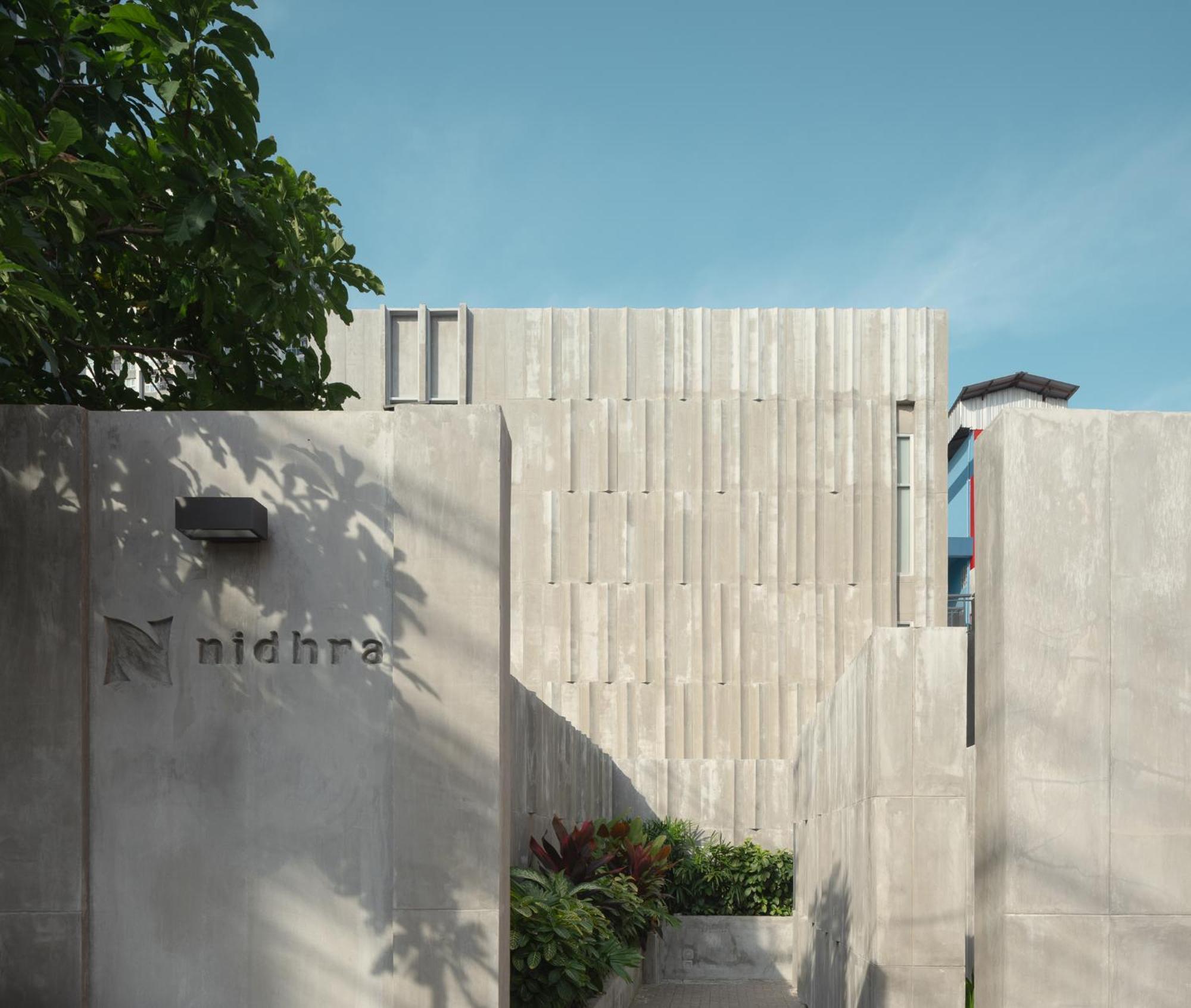 Nidhra Boutique Hotel Bangkok Exterior photo