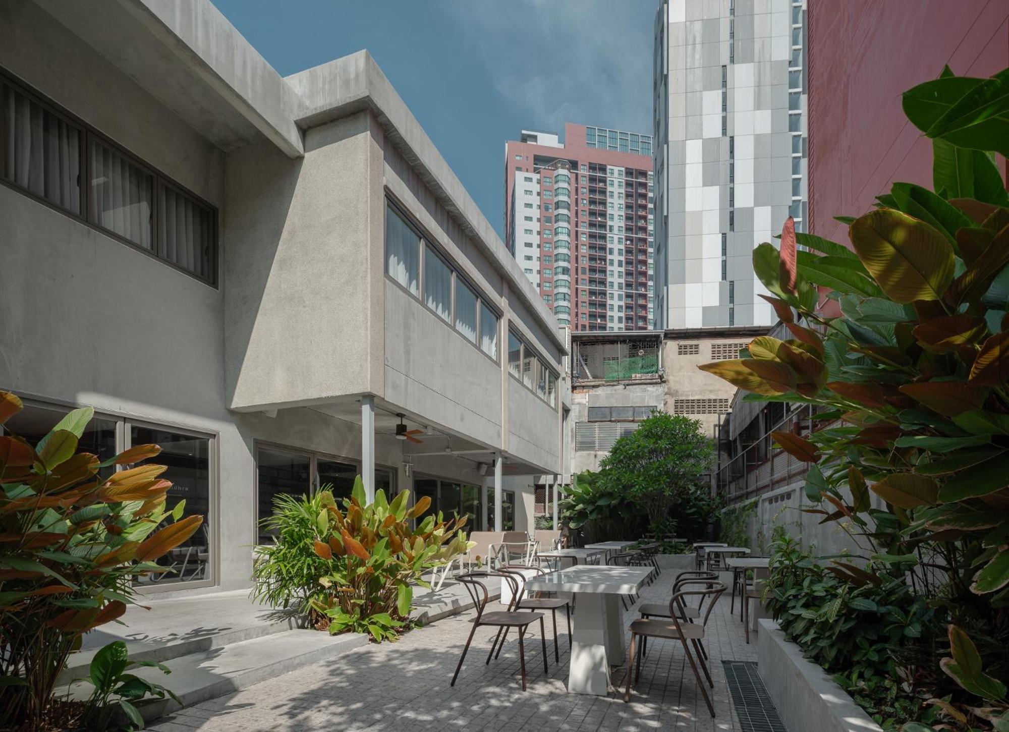 Nidhra Boutique Hotel Bangkok Exterior photo